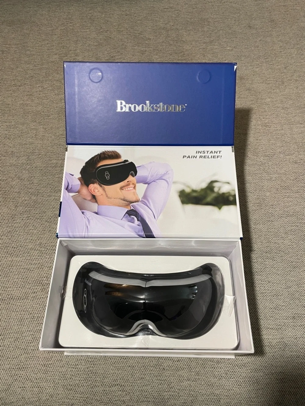Brookstone Black Heating & Vibrating Eye Massager NWT